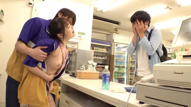 Em nhân viên cửa buồi tiện lợi thác loạn với anh quản lý